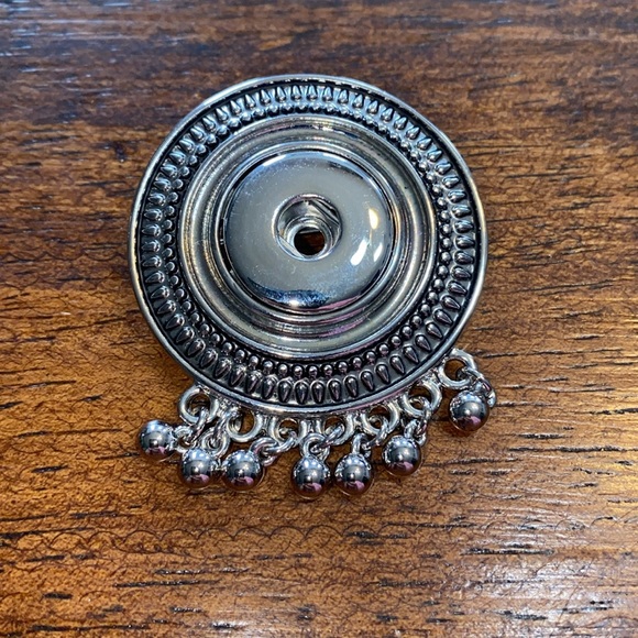 Magnolia and Vine Montage pendant or pin brooch, holds 1 original snap - Picture 3 of 5